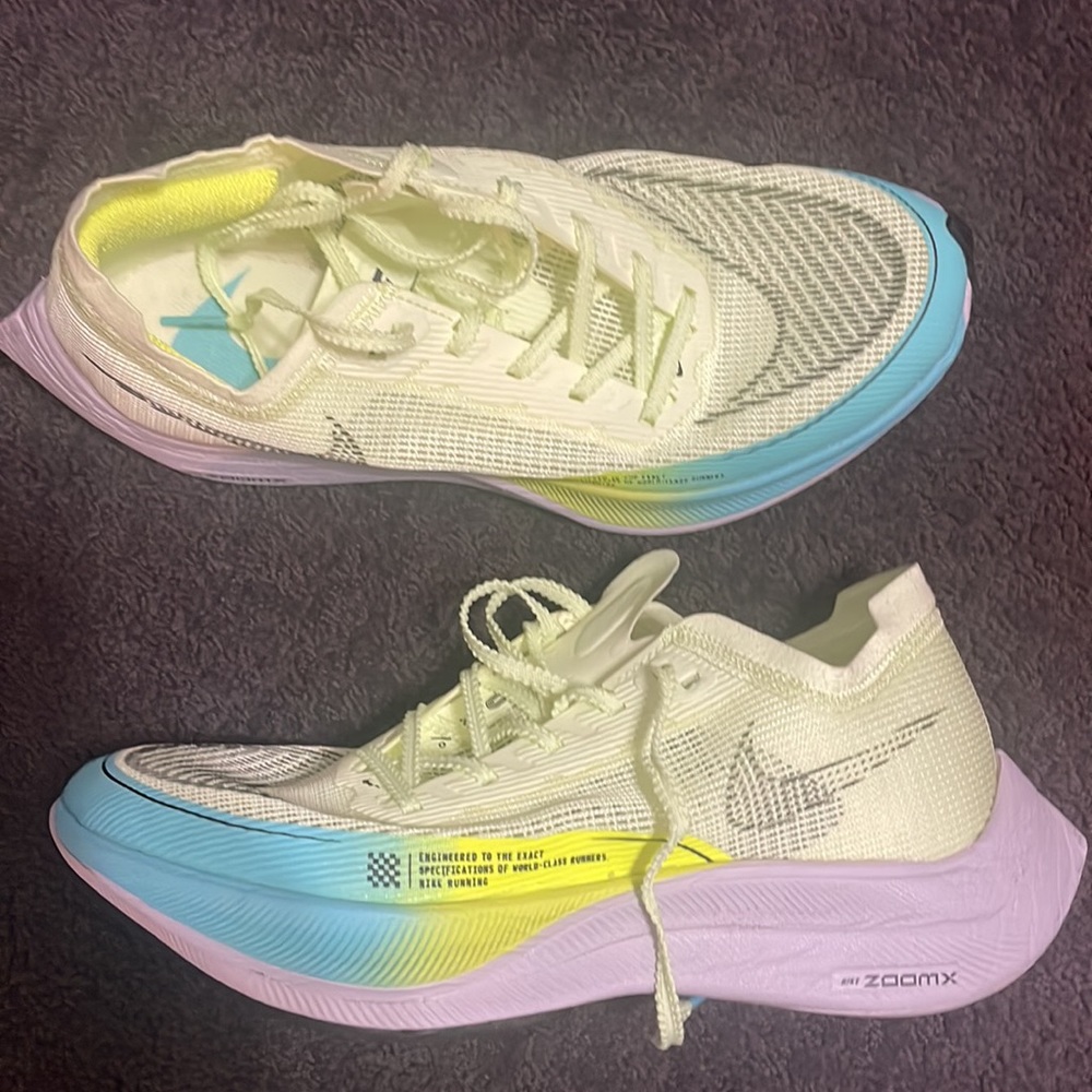 Nike Zoomx Vaporfly Next% 2 - WOMEN Size 8- only worn for 8 miles